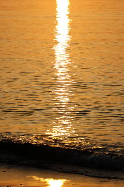 Hermosa Puesta Sol Sobre Costa Del Mar — Foto de Stock