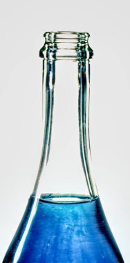 Reklam için makro fotoğrafçılıkta şampanya şişesi.