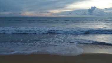 Sandy Beach ile Azure Coastline 'ın Drone Manzarası