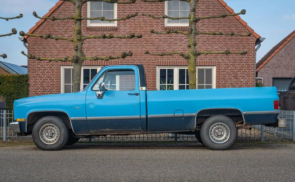 Milsbeek Нідерланди 2023 Side View Retro Pickup Truck Chevrolet C10 — стокове фото