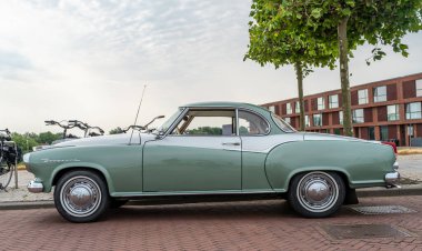 Lelystad, Hollanda, 18.06.2023, 1959 'da Ulusal Yaşlılar Günü' nde Borgward Isabella Coupe adlı klasik araba.