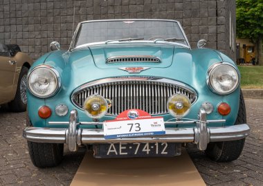 Lelystad, Hollanda, 18.06.2023, Klasik İngiliz spor arabası Austin-Healey 3000 mark 3.