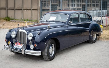 Lelystad, Hollanda, 18.06.2023, 1960 'taki The National Oldtimer Day' de Retro lüks salon arabası Jaguar Mark IX