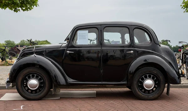 Lelystad Holandia 2023 Vintage Brytyjski Samochód Morris Eight Saloon 1948 — Zdjęcie stockowe