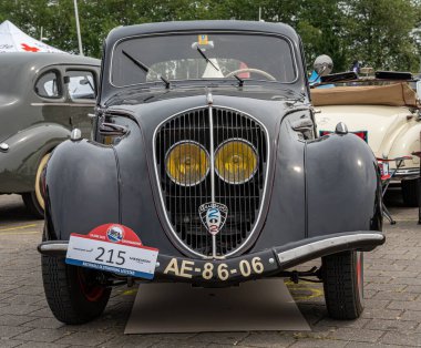 Lelystad, Hollanda, 18.06.2023, 1948 'den itibaren National Oldtimer Day' de Peugeot 202 BH 'nin ön görüntüsü