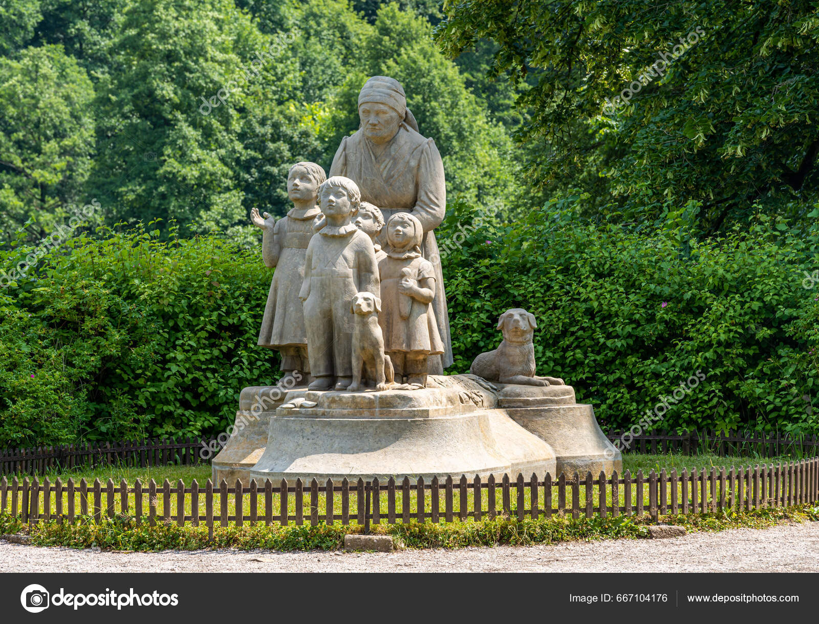 Ratiborice Czech Republic 2023 Statue Grandmother Children Referring Novel  Babicka – Stock Editorial Photo © slavonic777 #667104176