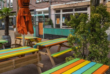 Amsterdam, Hollanda, 29.08.2023, Amsterdam 'daki Javastraat' ta Karayip Bar Rum Fıçısı