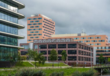 Amsterdam, Hollanda, 27.08.2023, Amsterdam zuidoost 'ta ortak bir yenilik bölgesi olan Cumulus Park' taki ING grubunun genel merkezi.