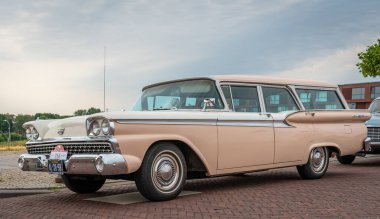 Lelystad, Hollanda, 18.06.2023, The National Old Day 'de 1959 model Ford Country Sedan.