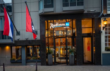 Amsterdam, Hollanda, 01.10.2023, Rusland Caddesi 'ndeki Radisson Blu Otel' in dışı. 