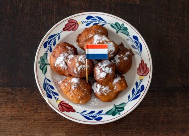 Flaman bayrağıyla geleneksel Hollanda olieboleni