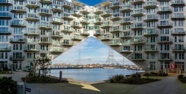 Amsterdam, Hollanda, 04.03.2024, Sluishuis, Bjarke Ingels Group ve Barkod Mimarları tarafından tasarlanan IJburg Mahallesi 'ndeki bir fütüristik apartman.