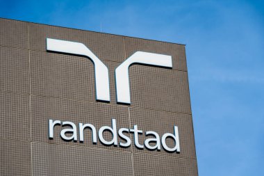 Diemen, Hollanda, 26.03.2024, Hollanda merkezli çok uluslu insan kaynakları danışmanlık firması Randstad 'ın logosu.