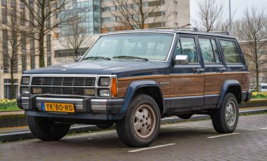 Amsterdam, Hollanda, 30.03.2024, 1990 'dan kalma Jip Wagoneer K6' nın ön görüntüsü