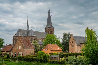 Hollanda 'nın Gelderland eyaletindeki Hollanda-Almanya sınırındaki s-Heerenberg manzarası