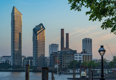 Günbatımına kadar Londra Chelsea Limanı 'nın silüeti