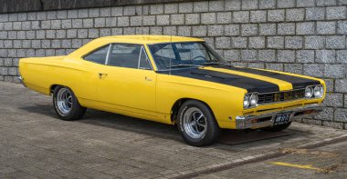 Lelystad, Hollanda, 16.06.2024, Klasik araba Plymouth Belvedere Road Runner 1968 'den The National Old Time Day