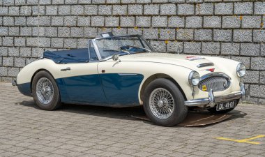 Lelystad, Hollanda, 16.06.2024, Antika spor araba Austin-Healey 3000 MK3 1964 'ten The National Old Time Day' e