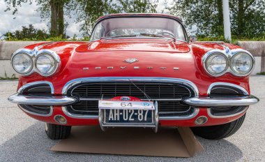 Lelystad, Hollanda, 16.06.2024, 1961 'den kalma Amerikan spor otomobili Chevrolet Corvette C1' in ilk görüntüsü The National Old Time Day 'de.