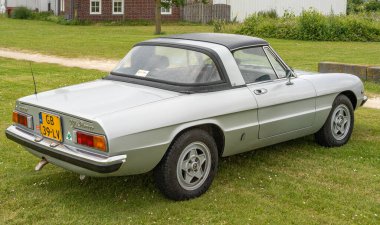 Lelystad, Hollanda, 16.06.2024, 1980 'den kalma klasik Alfa Romeo 2000 Örümcek Veloce' nin 