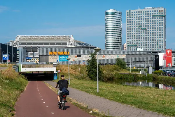 Amsterdam, Hollanda, 02.08.2024, Amsterdam 'dan Skyline Zuid Oost, Johan Cruyff Arena ve Oval Kulesi manzarası