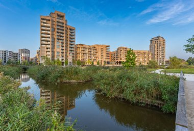 Holland Park Diemen, modern yerleşim bölgesi Amsterdam, Hollanda 'nın güneydoğu kıyısında.