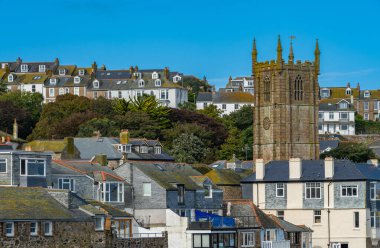İngiltere 'nin Cornwall kentinde popüler bir sahil beldesi olan St. Ives manzarası