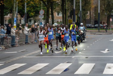 Amsterdam, Hollanda, 20.10.2024, Amsterdam Maratonu 'nun 49. sayısında Elit maraton koşucuları