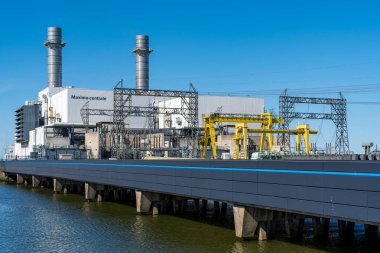 Lelystad, Hollanda, 06.04.2025, Maxima Centrale, IJsselmeer 'de bir adada inşa edilen büyük gaz santrali.