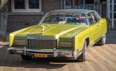 Katwijk aan Zee, Hollanda, 12.04.2025, klasik lüks araba Lincoln Continental, 1973 'ten bu yana The Old Day Katwijk' te 5. nesil.