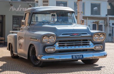 Katwijk aan Zee, Hollanda, 12.04.2025, Klasik Amerikan kamyonu Chevrolet Görev Gücü Apaçisi 1959 'dan The Old timer Day Katwijk