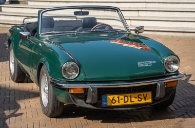 Katwijk aan Zee, Hollanda, 12.04.2025, Klasik İngiliz spor arabası Triumph Spitfire 1979 'dan itibaren ABD' de The Old timer Day Katwijk