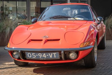 Katwijk aan Zee, Hollanda, 12.04.2025, 1972 'den kalma klasik Alman spor arabası Opel GT' nin ön görüntüsü The Old timer Day Katwijk