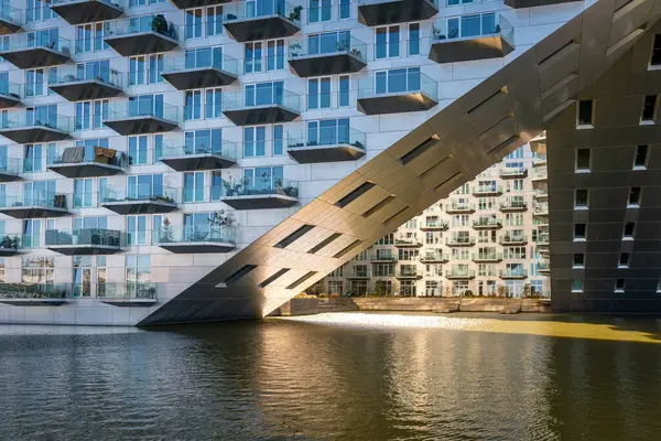 Amsterdam, Hollanda, 31.03.2025, Amsterdam 'ın Çağdaş Modern Mimarisi, IJburg Adası' ndaki Sluishuis Apartmanı