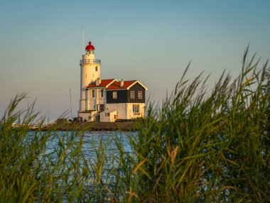 Paard van Marken, Hollanda yarımadasında tarihi bir deniz feneri, IJsselmeer 'de.