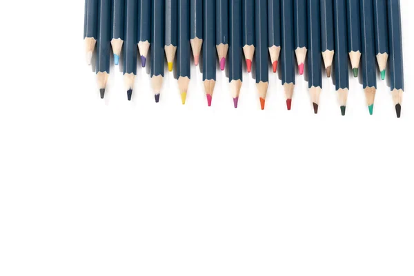 Wiersz Kolorowych Ołówków Artystycznych Białym Tle Zajęcia Artystyczne — Zdjęcie stockowe