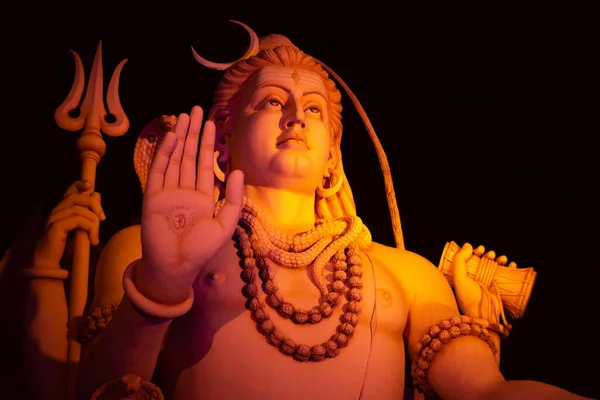 Lord Shiva 'nın güzel heykeli