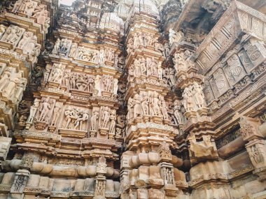 KHAJURAHO, MADHYA PRADESH, Hindistan - 31 Mayıs 2023: Ünlü heykel, Khajuraho, Madhya Pradesh, Hindistan.