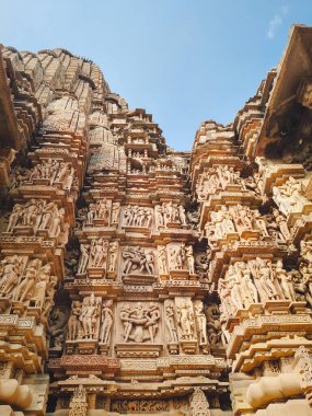 KHAJURAHO, MADHYA PRADESH, Hindistan - 31 Mayıs 2023: Ünlü heykel, Khajuraho, Madhya Pradesh, Hindistan.