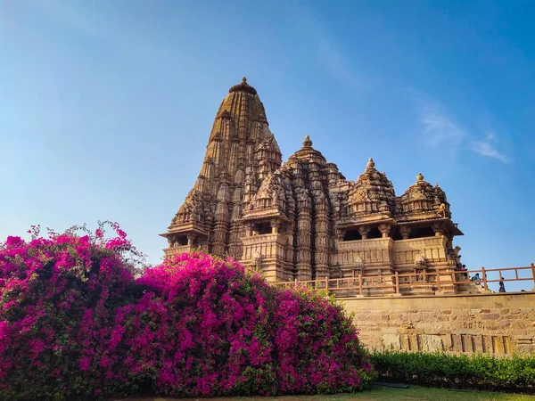 Kandariya Mahadeva Tapınağı, Shiva, Khajuraho, Madya Pradesh, Hindistan 'a adanmıştır. Khajuraho dünya mirası ve popüler bir turizm merkezi..