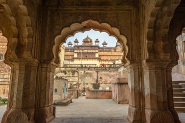 Orchha 'daki Jahangir Mahal, Madhya Pradesh, Hindistan. Jahangir Mahal 17. yüzyılda inşa edildi..