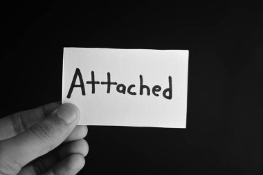 El ele tutuşma kağıdında 