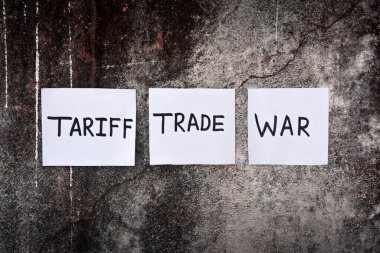 Eski duvar arkaplanındaki gümrük vergisi savaş kelimesi metni