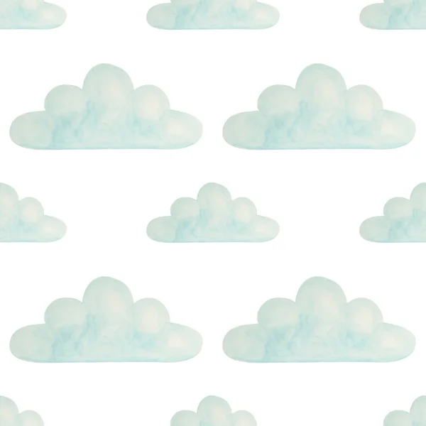 Beyaz arka plandaki küçük bir bebek için kusursuz suluboya deseni izole edilmiş açık mavi bulutlar ve yıldızlar.