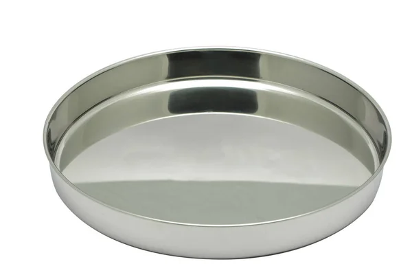 钢制器皿 放在白色背景上的钢制厨房用具的孤立图像 — 图库照片