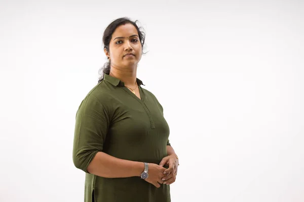 Porträtt Indisk Kvinna Stående Pose Visar Olika Gester Med Vit — Stockfoto