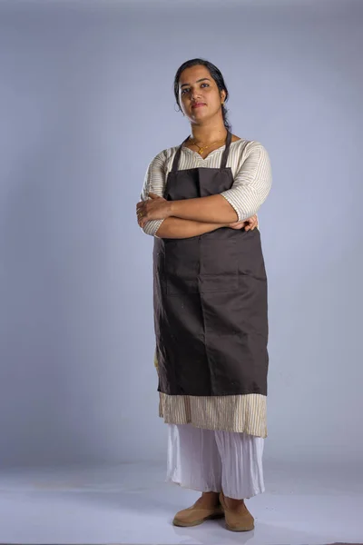 요리사 앞치마를 여자의 초상화 — 스톡 사진
