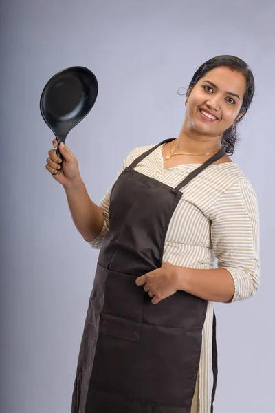 요리사 앞치마를 여자의 초상화 — 스톡 사진