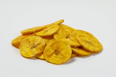 Kerala cipsi ya da muz cipsi, Kerala 'nın tarikat atıştırmalığı, beyaz arkaplan ile izole edilmiş görüntü