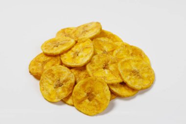 Kerala cipsi ya da muz cipsi, Kerala 'nın tarikat atıştırmalığı, beyaz arkaplan ile izole edilmiş görüntü